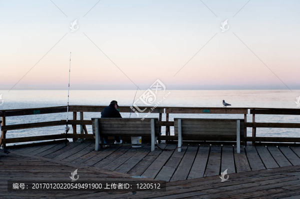 釣魚的伙伴-匯圖網(wǎng) www.fosd68.com 釣魚的伙伴