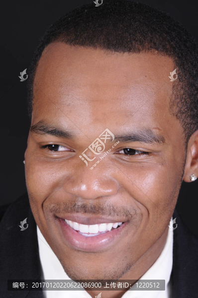 年輕的African,American男子