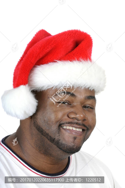 年輕的面帶微笑的非洲裔美國人戴著santa的帽子