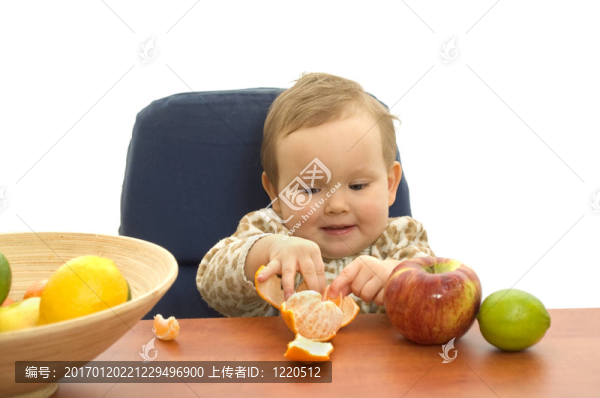 嬰兒吃水果