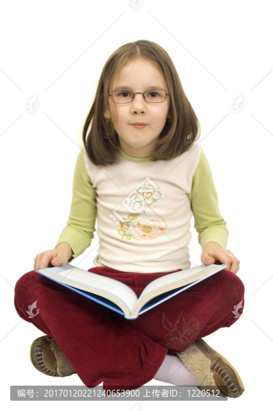 帶書的年輕女孩