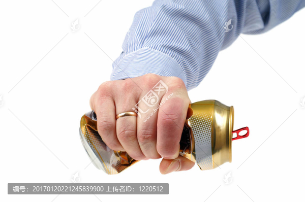 破碎的啤酒罐-匯圖網(wǎng) www.fosd68.com 破碎的啤酒罐