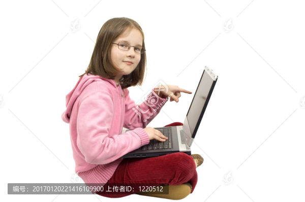 帶筆記本電腦的年輕女孩