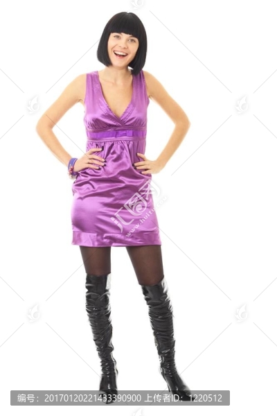 微笑的年輕女人-匯圖網(wǎng) www.fosd68.com 微笑的年輕女人