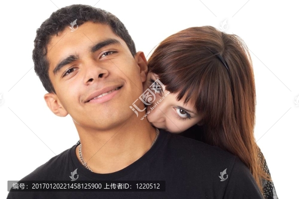 吻。白色背景上的情侶