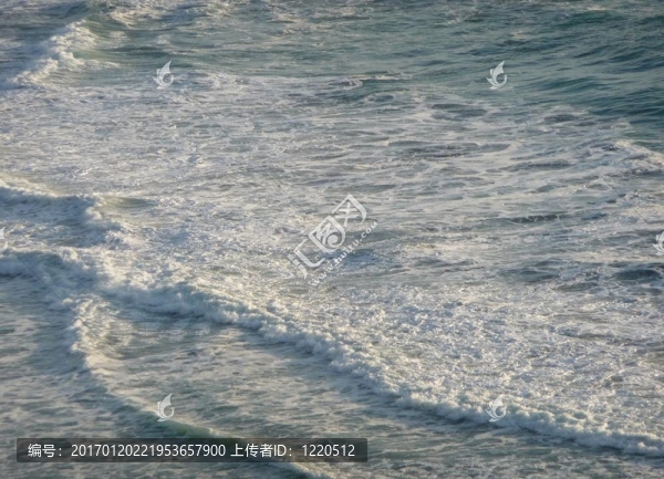 溫柔的海浪沿著海岸250a發(fā)泡