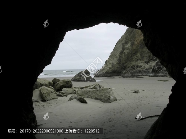 俄勒岡的洞穴開放-匯圖網(wǎng) www.fosd68.com 俄勒岡的洞穴開放