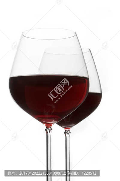 兩杯紅葡萄酒