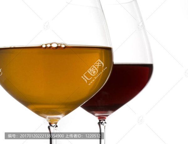 一杯紅白葡萄酒