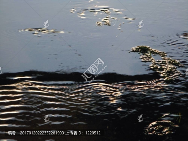 藍(lán)色的小溪與漣漪