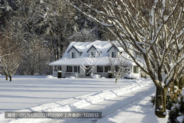 雪白的農(nóng)舍-匯圖網(wǎng) www.fosd68.com 雪白的農(nóng)舍