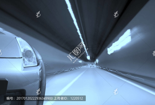 公路上的汽車