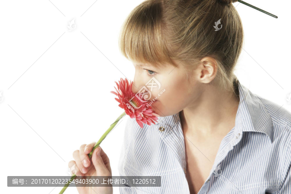 漂亮的女孩與花