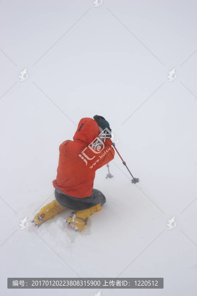 迷失在暴風(fēng)雪中