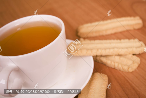 一杯茶和一些餅干