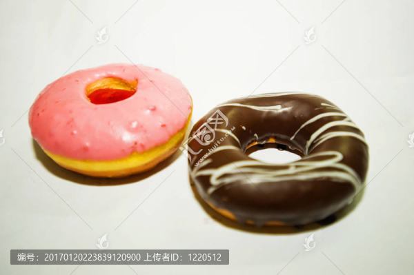 Strawberry和巧克力甜甜圈-匯圖網(wǎng) www.fosd68.com Strawberry和巧克力甜甜圈