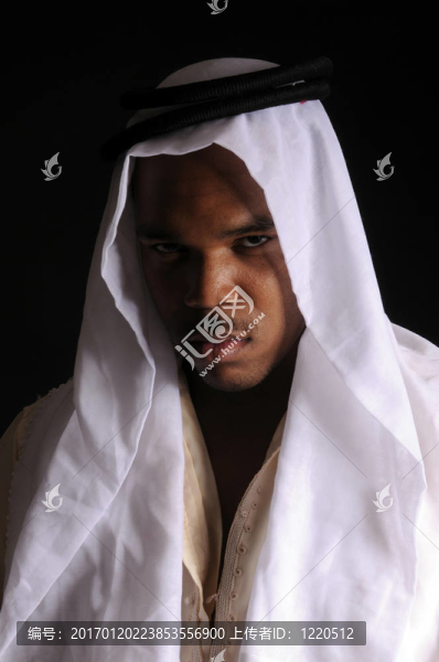 年輕的阿拉伯男子