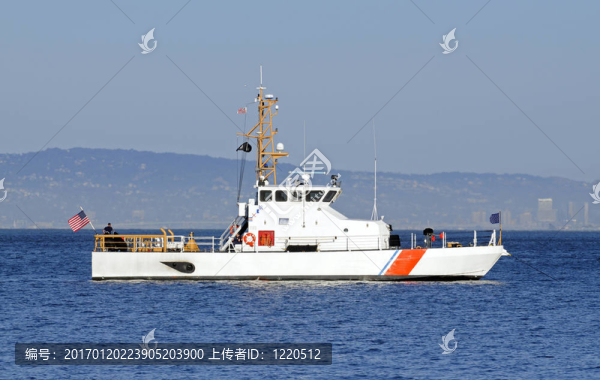停泊在海灣的美國(guó)海岸警衛(wèi)隊(duì)