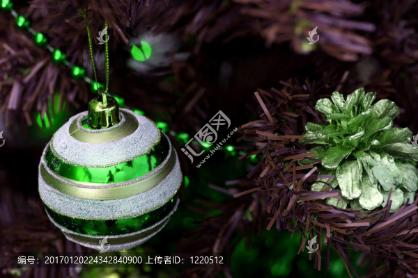 圣誕樹上的裝飾品。
