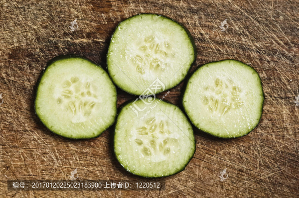 一片黃瓜上的黃瓜片-匯圖網(wǎng) www.fosd68.com 一片黃瓜上的黃瓜片