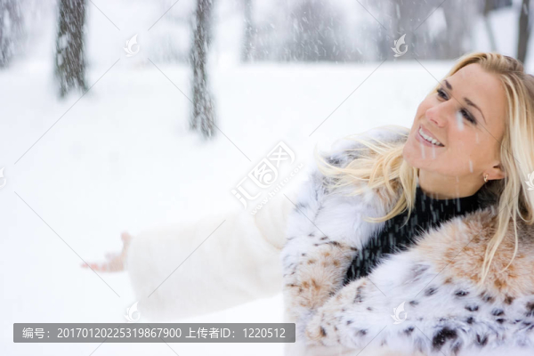 冬天的女士