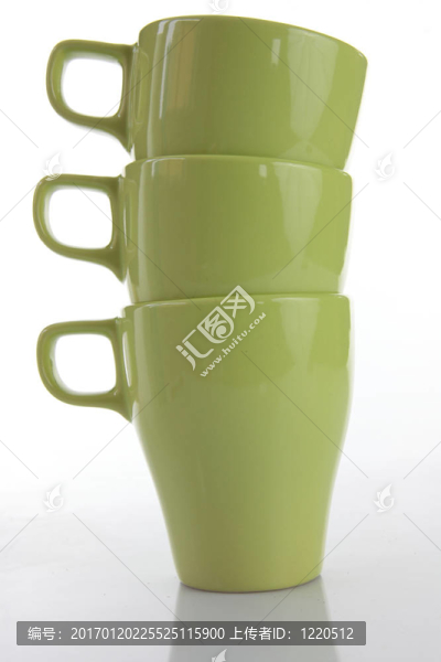 三個綠色的杯子