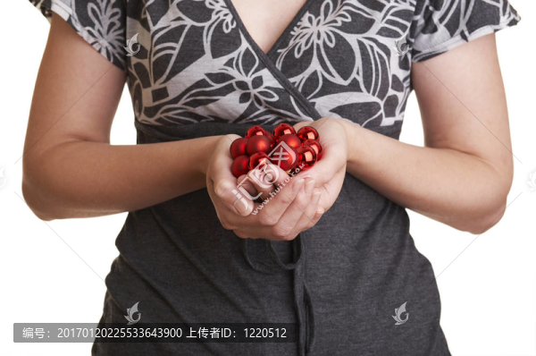有圣誕裝飾的女孩