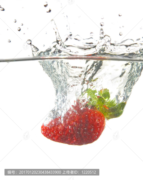 Strawberry在水