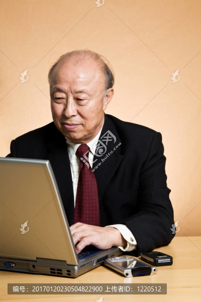 工作的亞洲商人