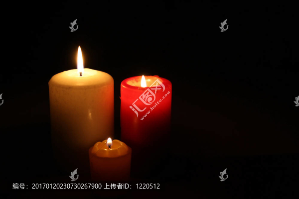 黑暗中的三支蠟燭