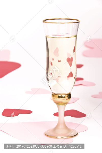 白底白葡萄酒