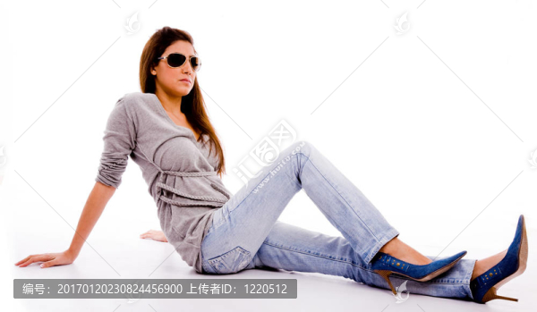 年輕女性與卓綾