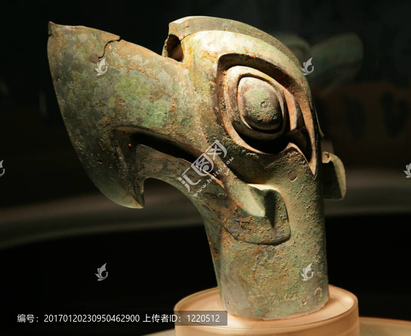 銅鳥雕像三星堆博物館成都四川中國