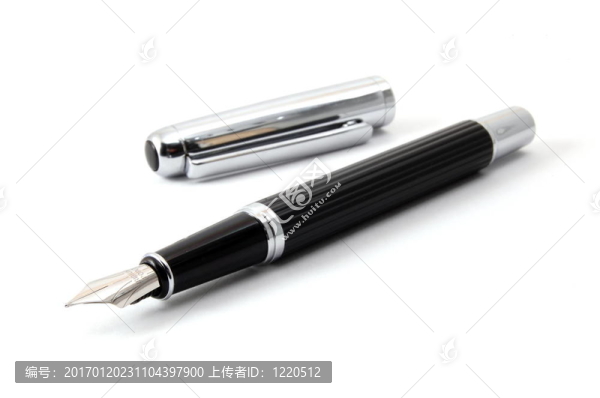 白色背景下的自來水筆
