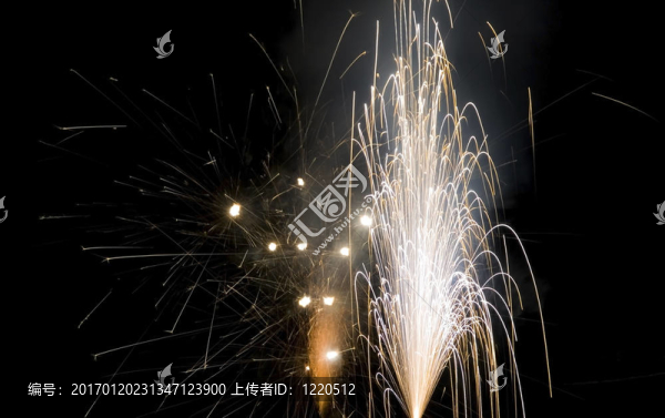 天空中的爆竹