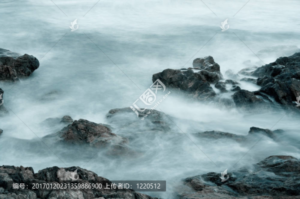 水在巖石