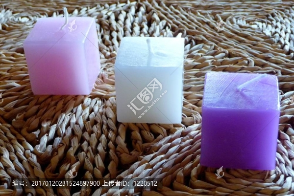 粉紅；白色；薰衣草蠟燭