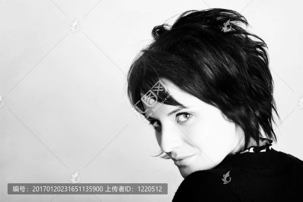 年輕女性