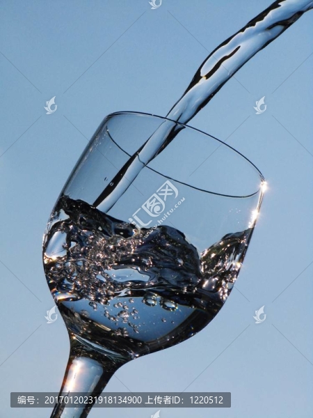 水和玻璃