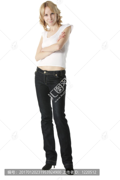 雙手交叉的女孩