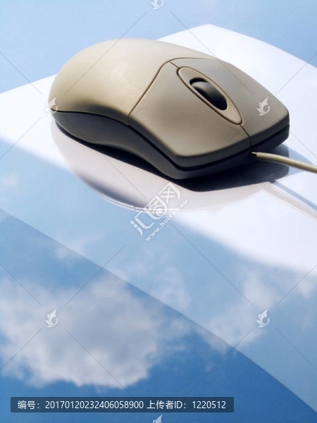 帶電纜的灰色電腦鼠標(biāo)