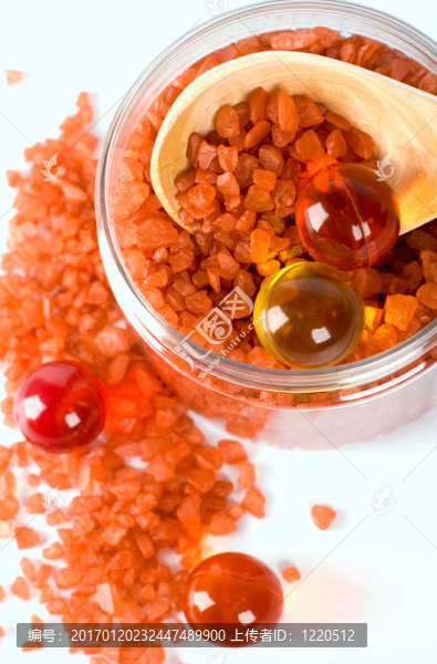 碗里的鹽和油球