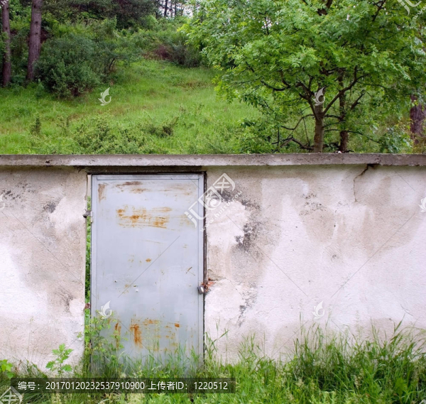 墻上的封閉的門-匯圖網(wǎng) www.fosd68.com 墻上的封閉的門