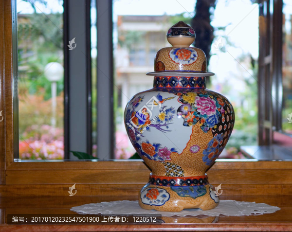 中國花瓶和鏡子