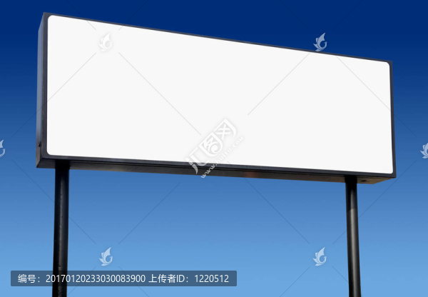 長長的白色廣告牌和藍(lán)色的天空。