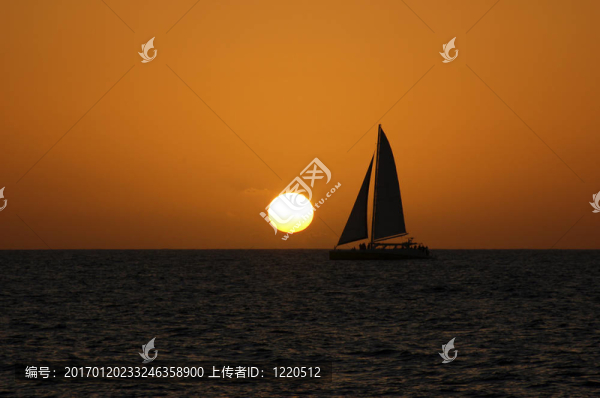 雙體船的日落