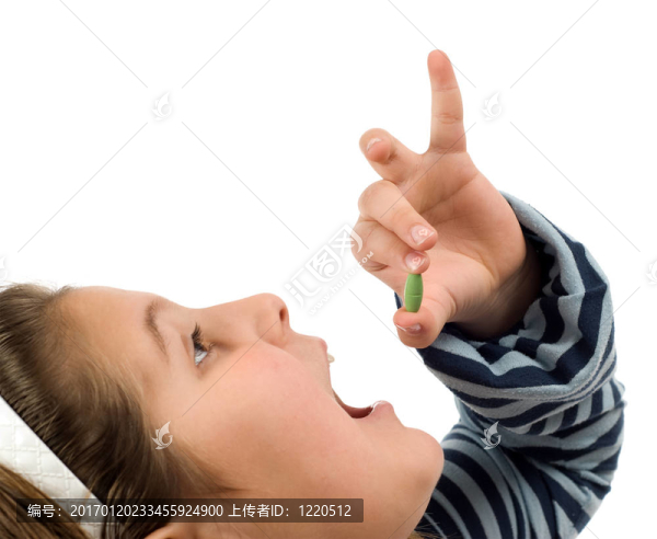 孩子服用藥丸