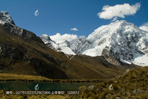 山上的湖