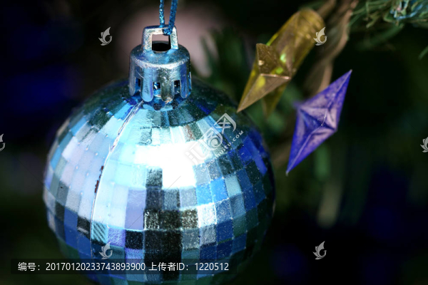 圣誕樹上的裝飾品。