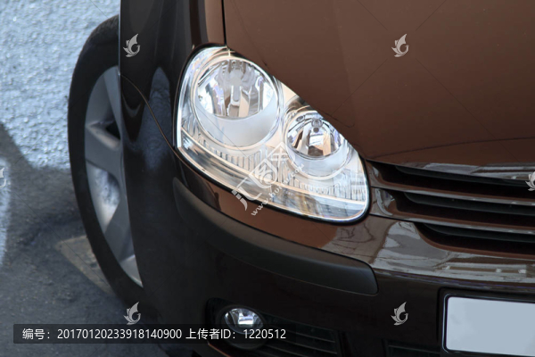 公路上的汽車